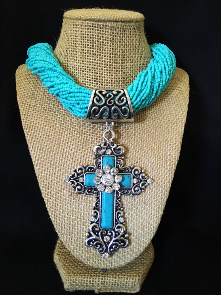 CHUNKY SEED BEAD & CROSS PENDANT NECKLACE