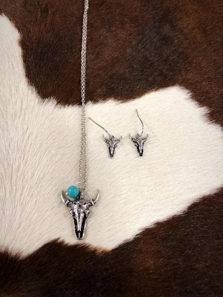 bull skull necklace set