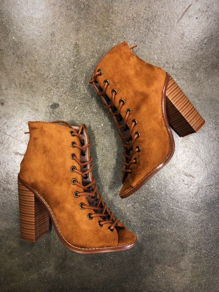 women's lace up chunky boots