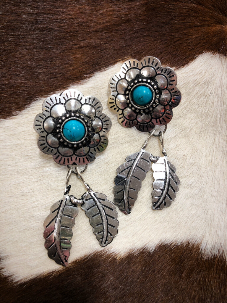 ” Dream Flower ” Western Style Hammered Earrings ( Silver )